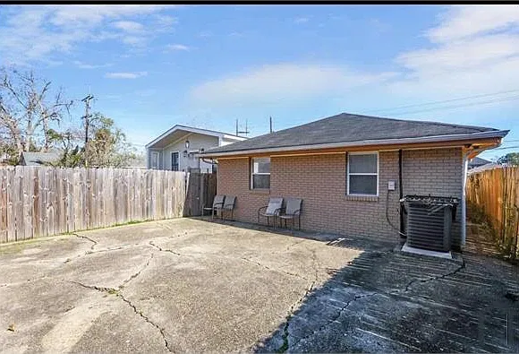 5 bed, 1525 sqft, $2,500 — Photo 2