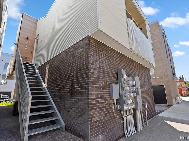 2820 John R St — Photo 21