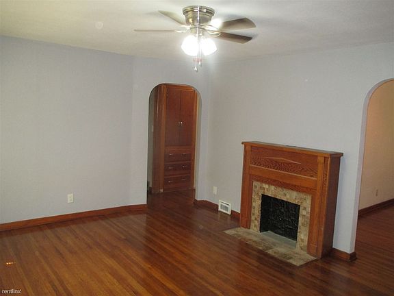 3. 633 N Glendale, Living Room (2)