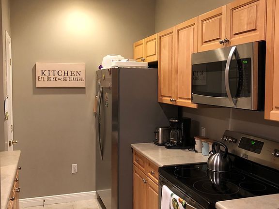 4th image of 8 Walnut St Unit 220