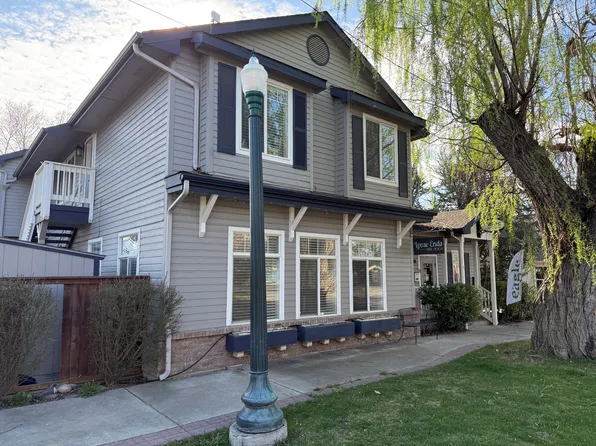 148 N 2nd St APT A, Eagle, ID 83616