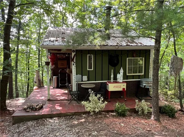 111 Shepherds Run, Purlear, NC 28665