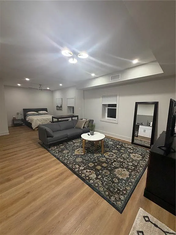 1 bed, 1.0 bath, 1000 sqft, $1,500 — Photo 1