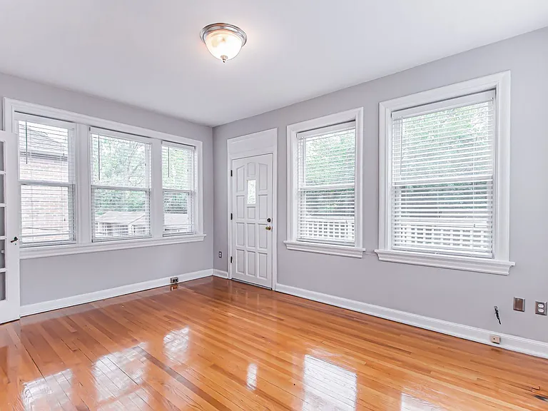 (292) 7366 Pershing — Photo 21