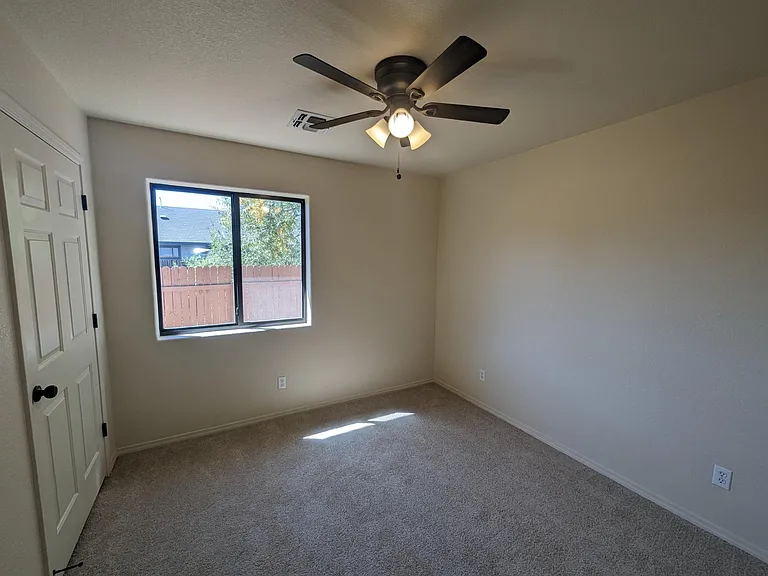 211 N Heritage Ln — Photo 14