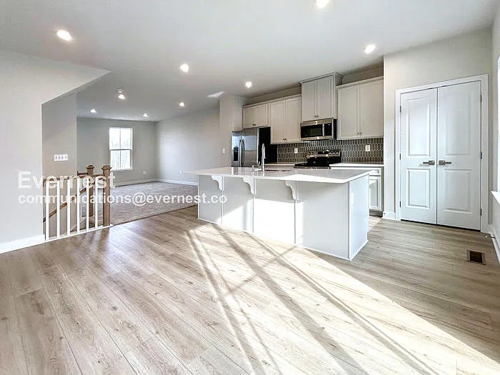 4539 Camfield Ln — Photo 4