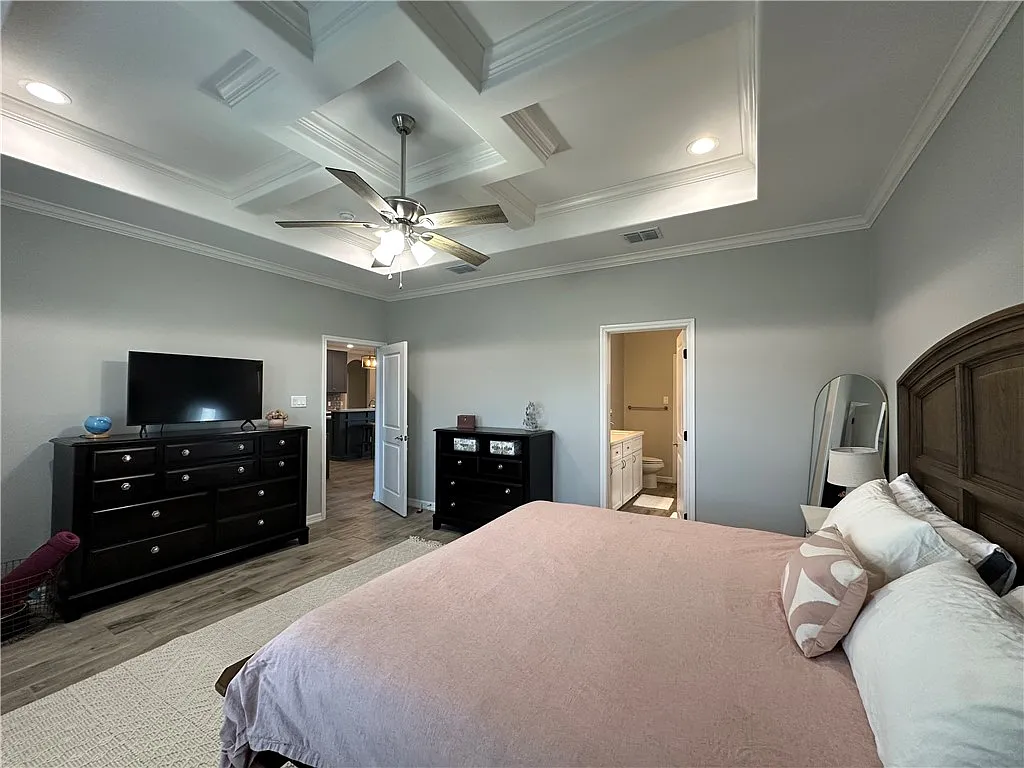 3 bed, 2.0 bath, 1738 sqft, $2,450 — Photo 4