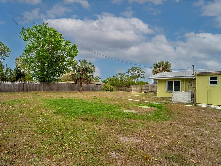 607 Coconut Ave N — Photo 29