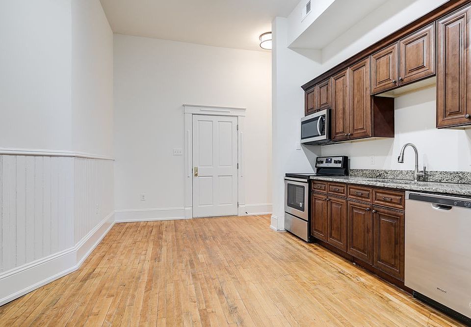 1st image of 900 Saint James St Unit 302
