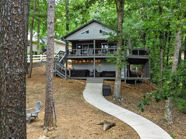 384 Cardinal Ln, Toccoa, GA 30577