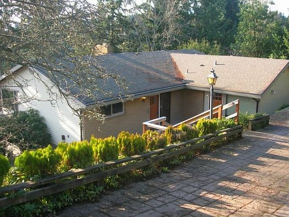 2nd image of 18711 Kenlake Pl NE