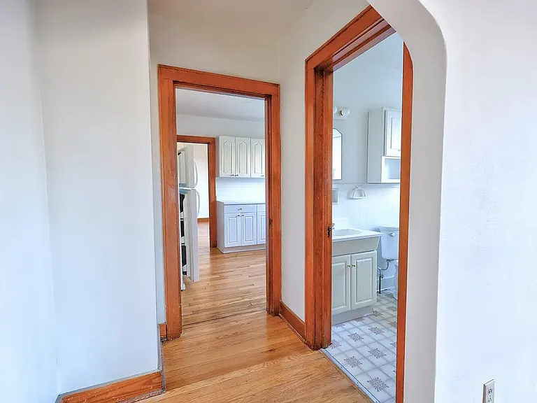 825 Union St #4 — Photo 4
