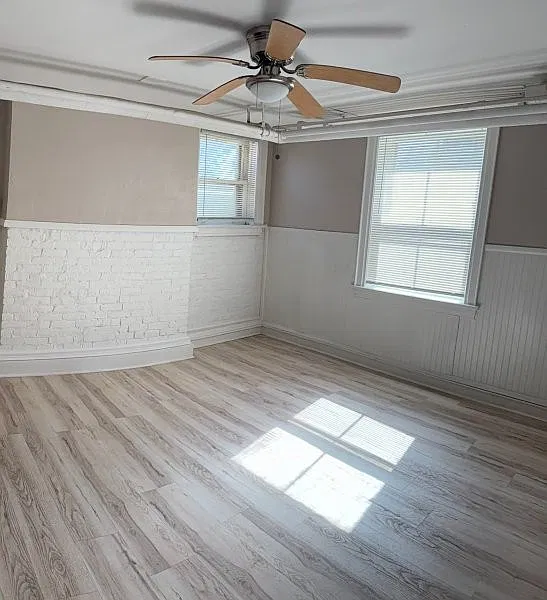 1705 Pleasant St — Photo 3