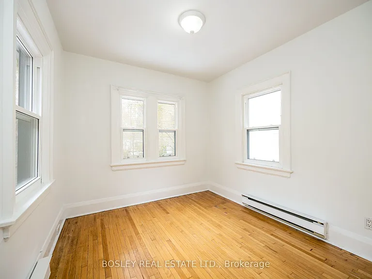 88 Manor Rd E — Photo 27