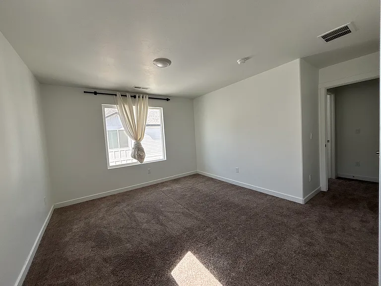 1783 E Fall St — Photo 15