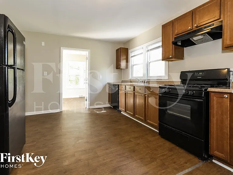 14 E Willow Dr — Photo 5