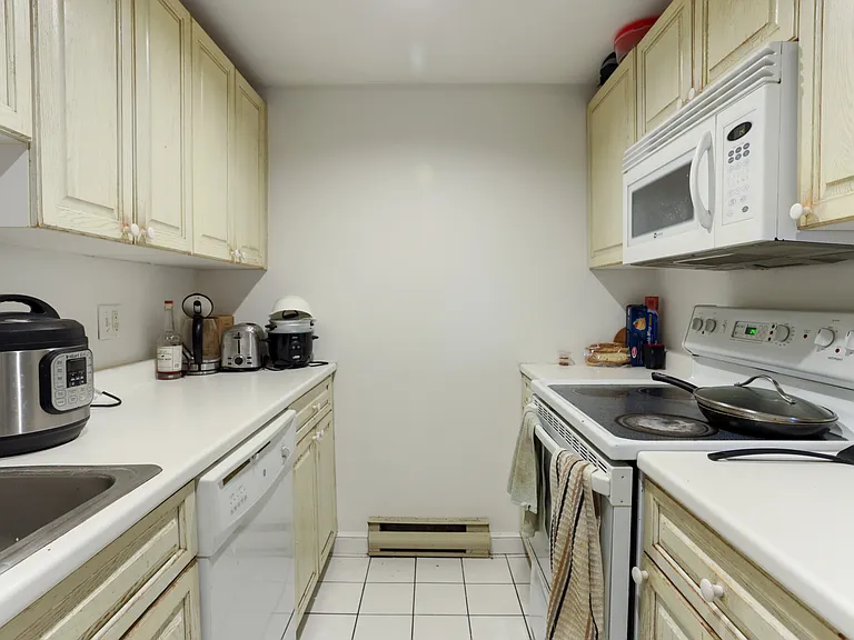 1742 Washington St #4 — Photo 9