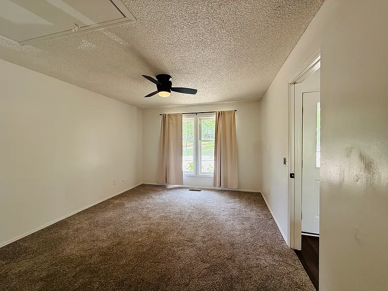 4 Chandler Ln — Photo 28