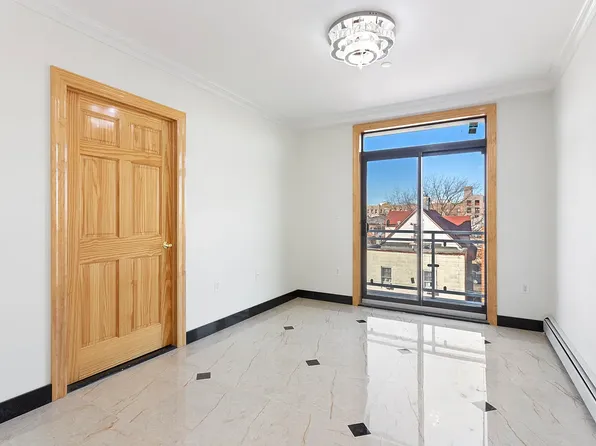 8610 21st Avenue image 1 of 7