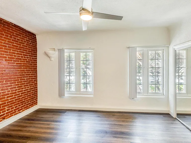 Gordon Street Apartments — Photo 8
