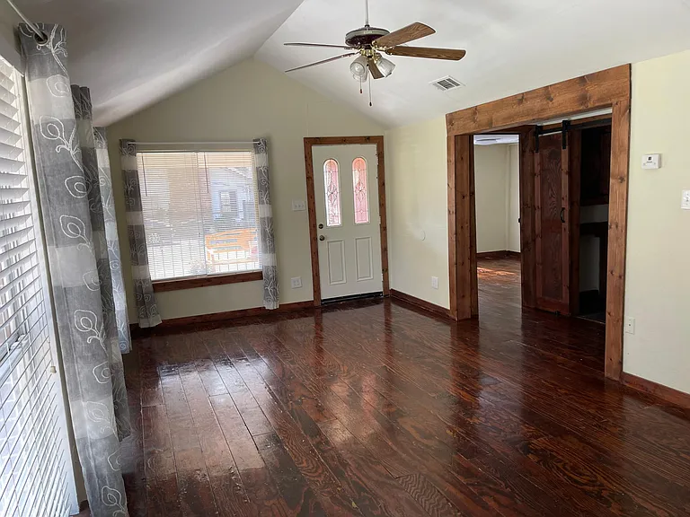 121 N Hamilton St — Photo 7