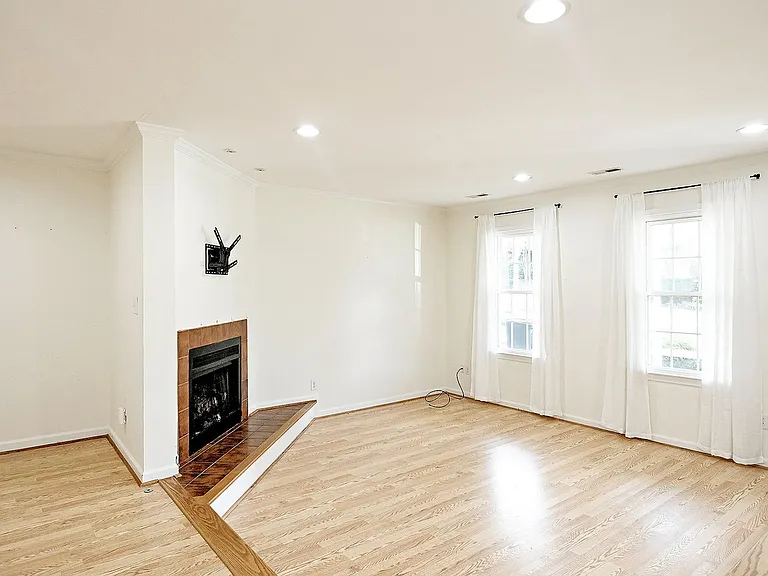 430 Wynridge Dr — Photo 2