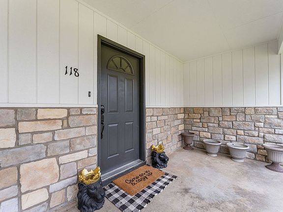 3rd image of 118 Combs St