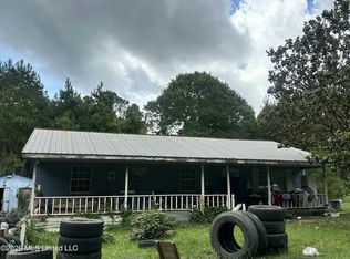21 Center Dr, Lumberton, MS 39455