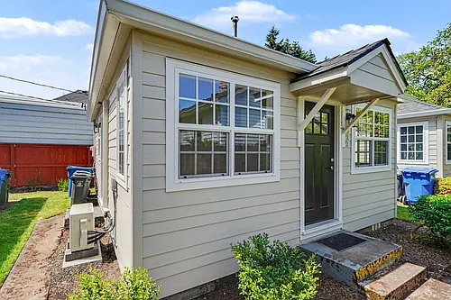 520 19th St NE Photo 1 520 19th St NE Photo 1