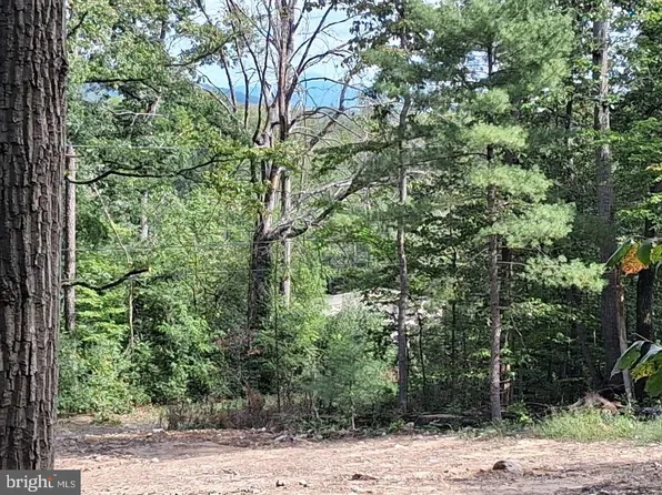 22 Oak Ln, Luray, VA 22835