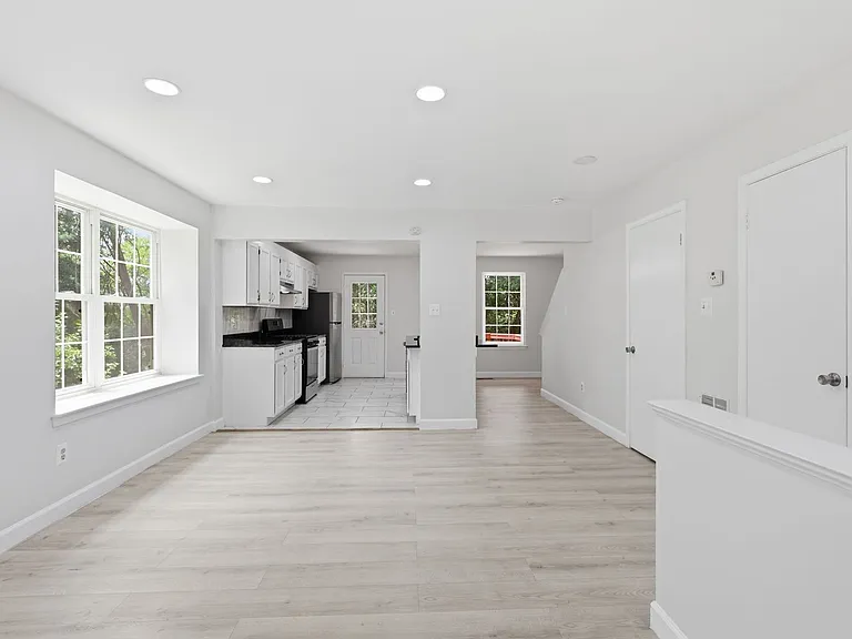 1921 Winslow Ct — Photo 5