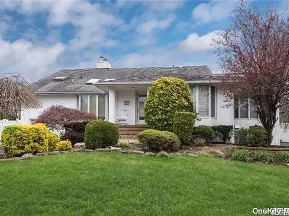 34 Hightop Lane, Jericho, NY 11753