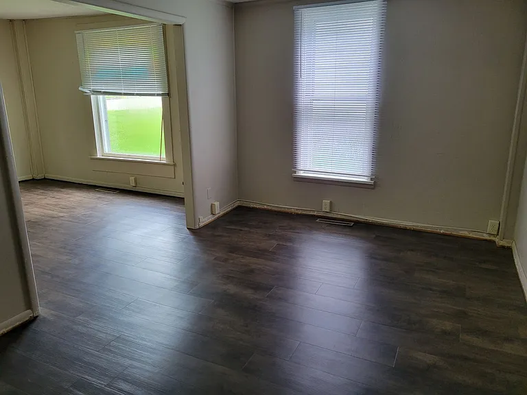 533 W Kinne St — Photo 9