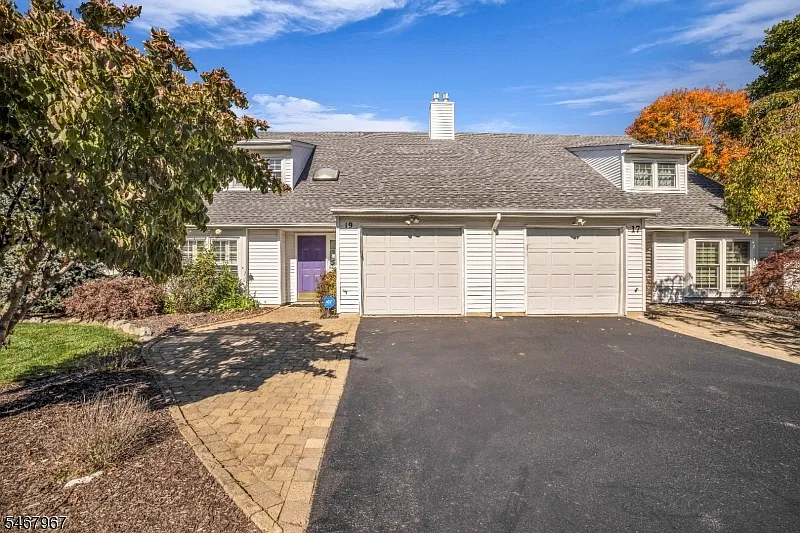 4 bed, 2.5 bath, $4,000 — Photo 2