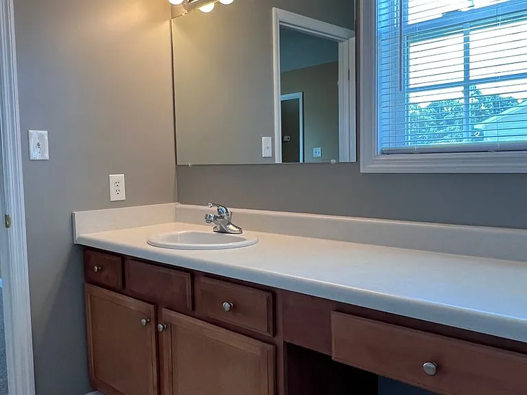304 Mann St — Photo 24