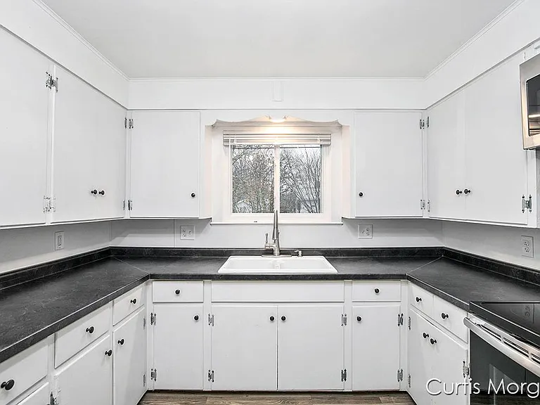 1035 Chatham St NW — Photo 7