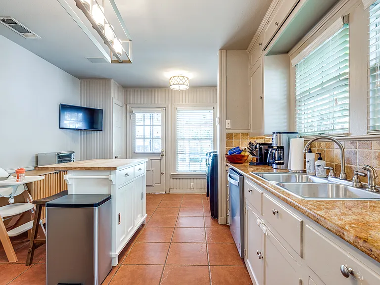 6006 Penrose Ave — Photo 19