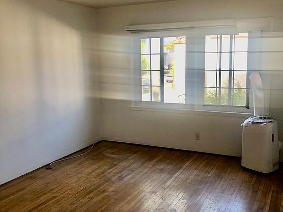 3rd image of 11926 Magnolia Blvd #11928