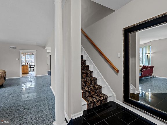 4th image of 9954 Gardenia Ln