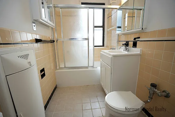 Rented by Norman Raindel, LREB | media 15