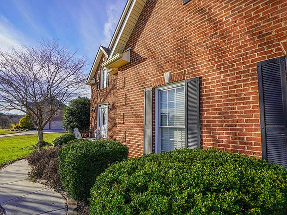 3rd image of 7811 Glenshannon Ln