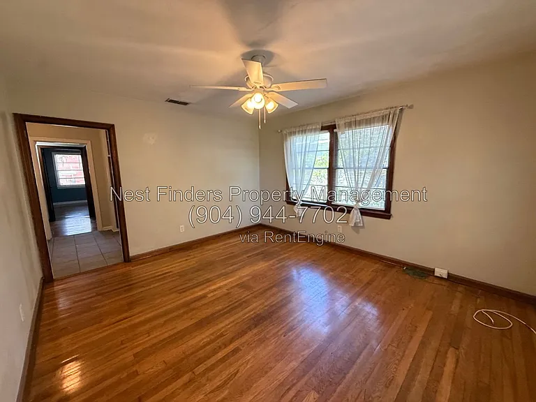 3553 Oak St #4 — Photo 4