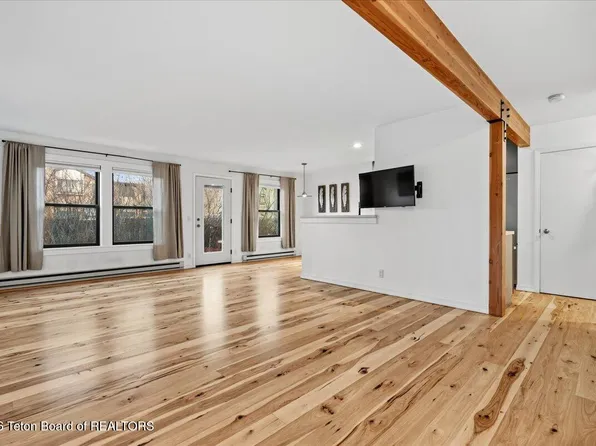 1070 Elk Run Ln APT 45, Jackson, WY 83001