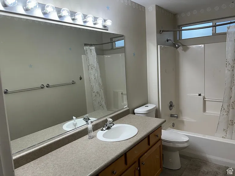 2357 W 1620 North Cir — Photo 15