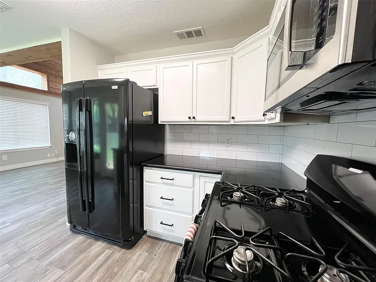 3215 Keywood Ln — Photo 10