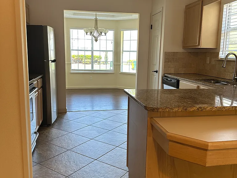220 Parkwood Cir — Photo 5