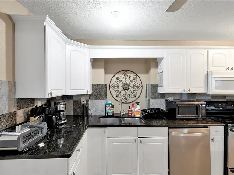 Saybrook Cir NW — Photo 10