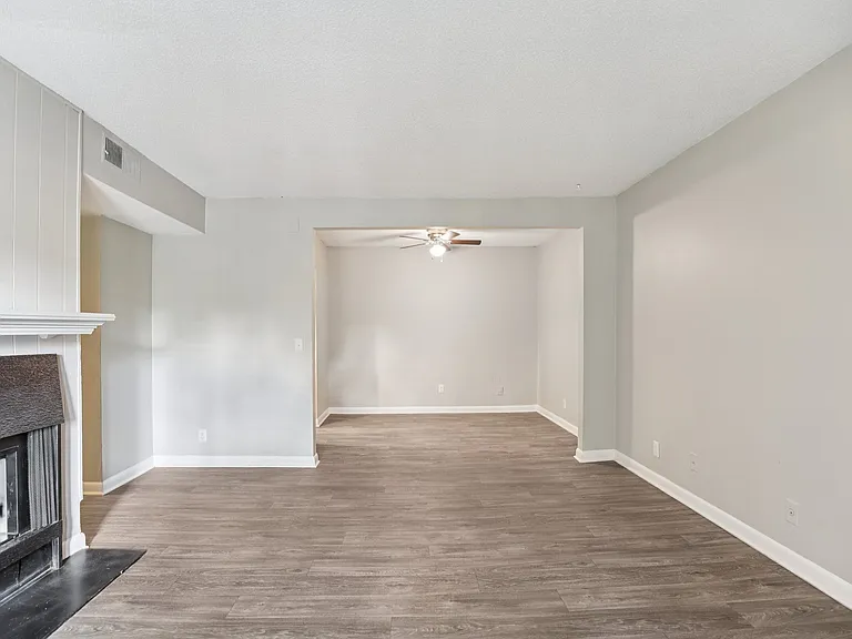 Willow Apartments — Photo 40