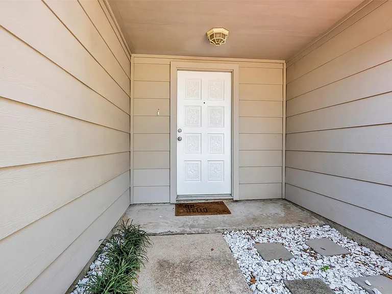 23819 Griffin House Ln — Photo 6