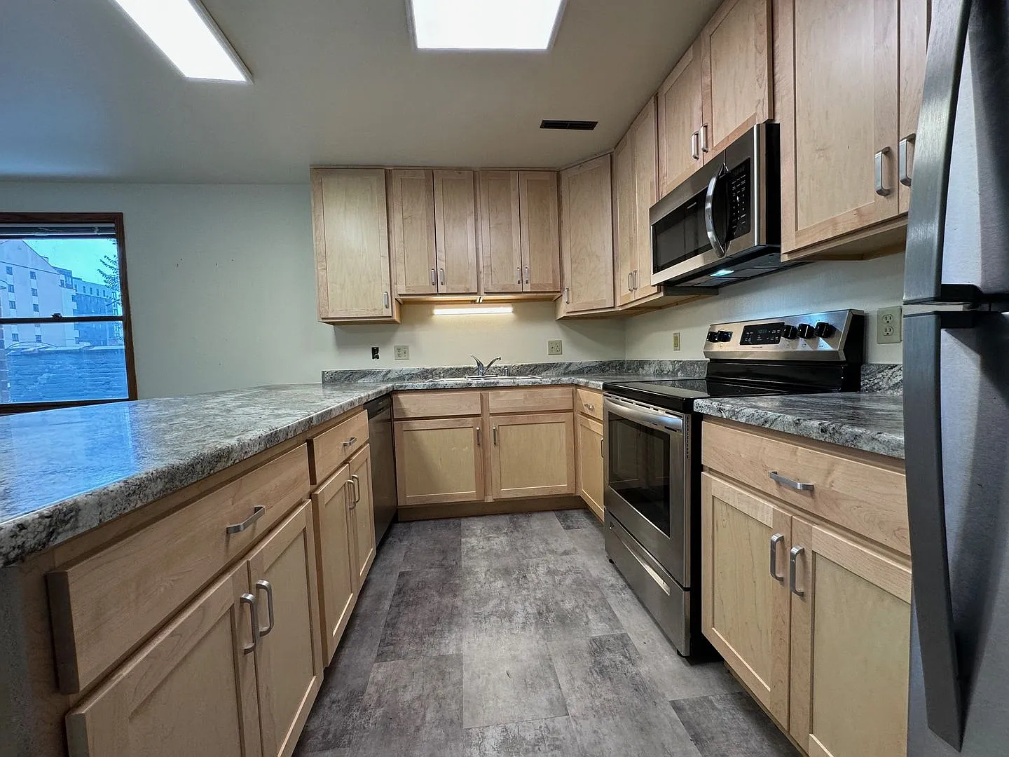 408 — Photo 3